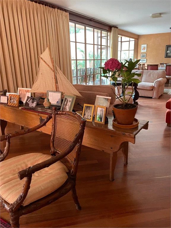 Casa à venda ou para alugar com 4 quartos, sendo 3 suítes, em Jardim Leonor, São Paulo, SP