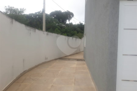 Sobrado à venda com 3 quartos, sendo 1 suíte, em Jardim Vitória, Mairinque, SP