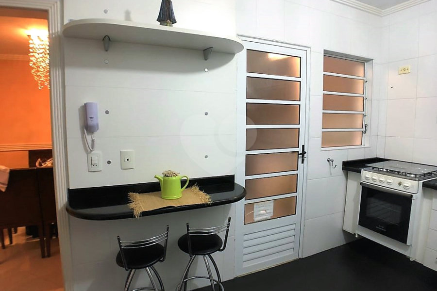 Casa à venda com 3 quartos, sendo 1 suíte, no condomínio Res Vista Verde, São Paulo - SP