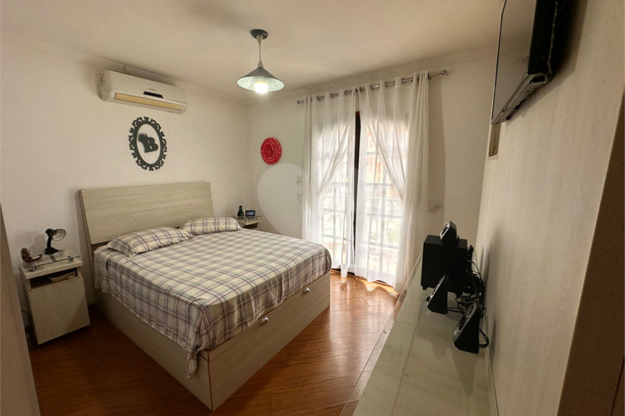 Casa à venda com 5 quartos, sendo 3 suítes, no condomínio Jd Itatinga, São Paulo - SP