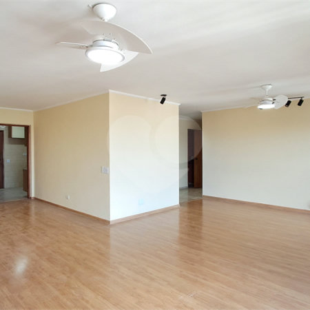 Apartamento à venda com 3 quartos, sendo 1 suíte,  em Alto da Boa Vista, São Paulo, SP