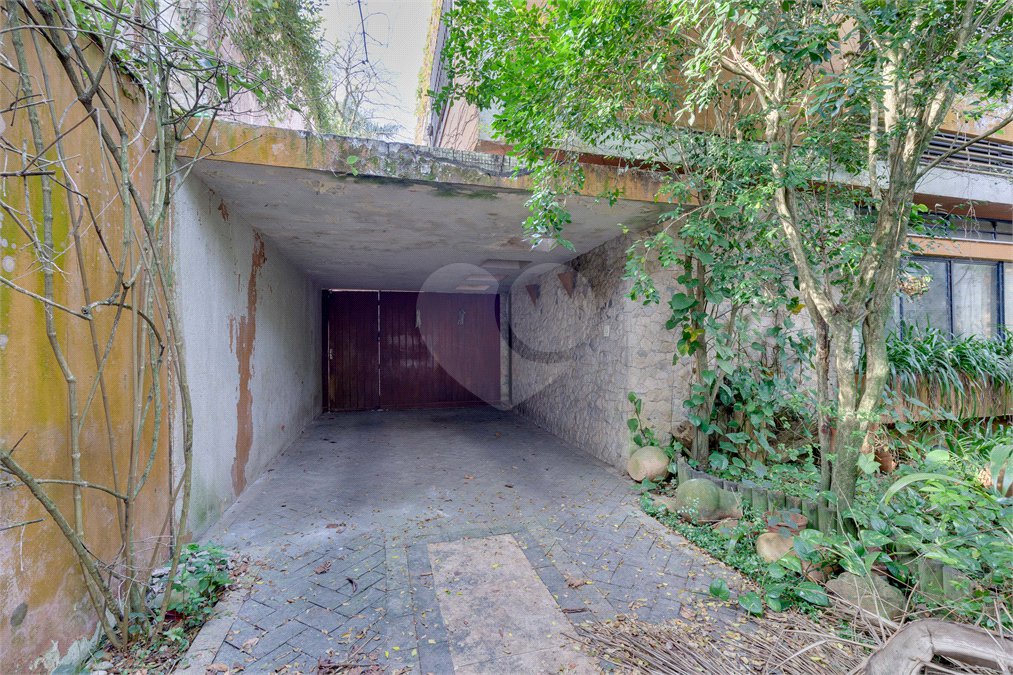 Casa à venda com 4 quartos, sendo 2 suítes, em Alto da Boa Vista, São Paulo, SP