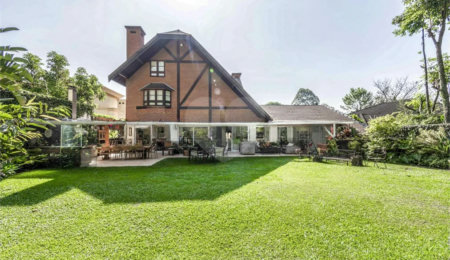 Casa de Vila à venda com 5 quartos, sendo 4 suítes,  em Jardim Morumbi, São Paulo, SP