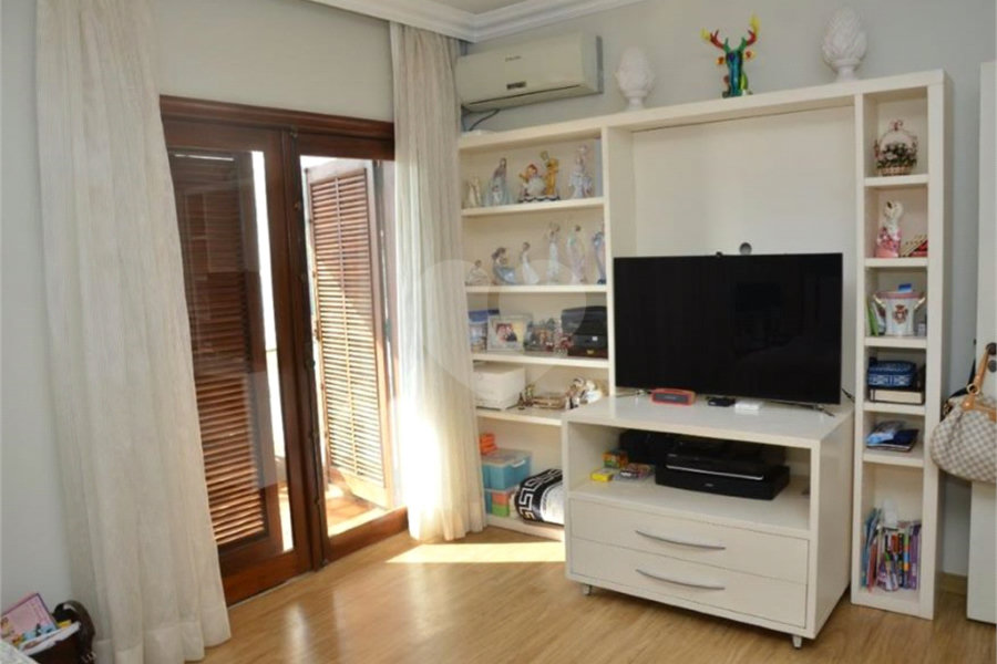 Casa à venda com 8 quartos, sendo 5 suítes, em Serra da Cantareira, Mairiporã, SP