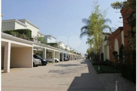 Casa à venda com 3 suítes no condomínio Villaggio Della Hípica, São Paulo - SP