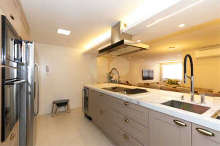 Apartamento à venda com 3 quartos, sendo 1 suíte,  em Vila Uberabinha, São Paulo, SP