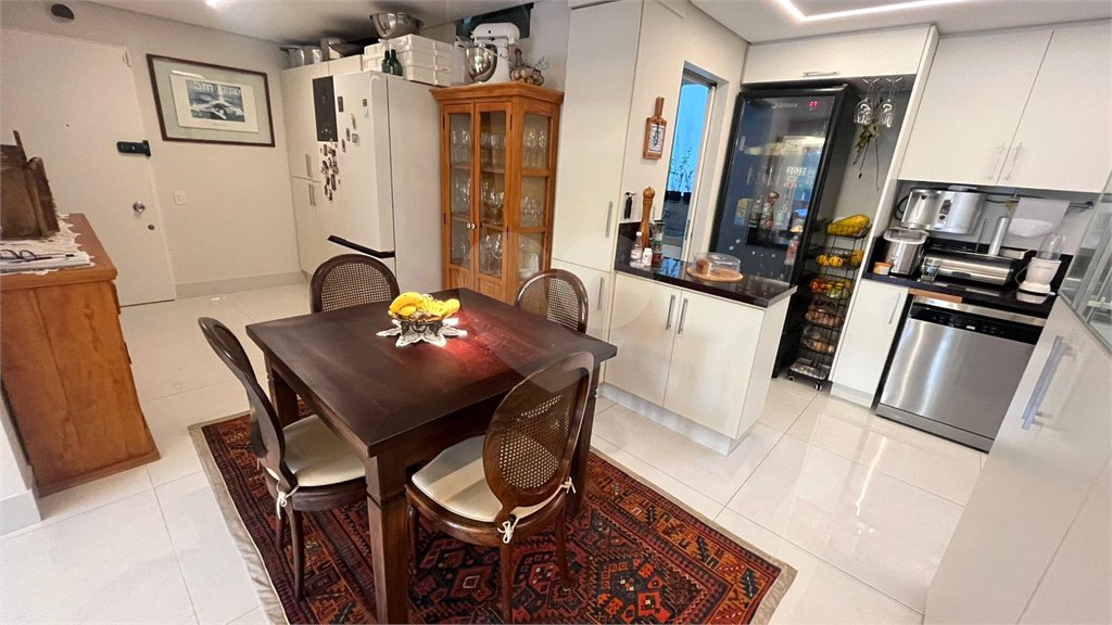 Apartamento à venda com 3 suítes em Vila Suzana, São Paulo, SP
