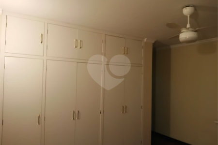 Sobrado à venda com 4 quartos, sendo 1 suíte, em Interlagos, São Paulo, SP