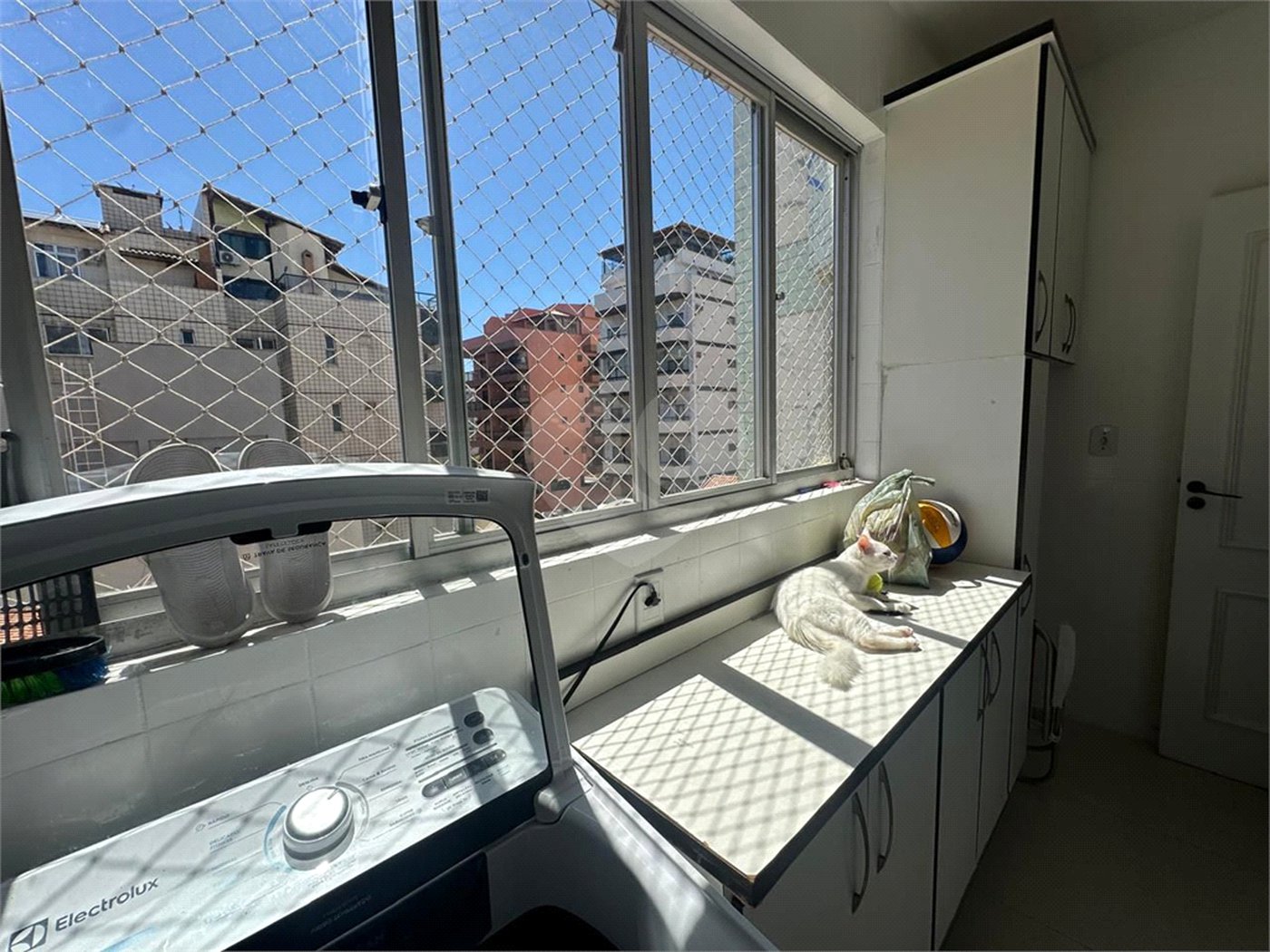 Apartamento à venda com 3 quartos, sendo 1 suíte, em Passagem, Cabo Frio, RJ