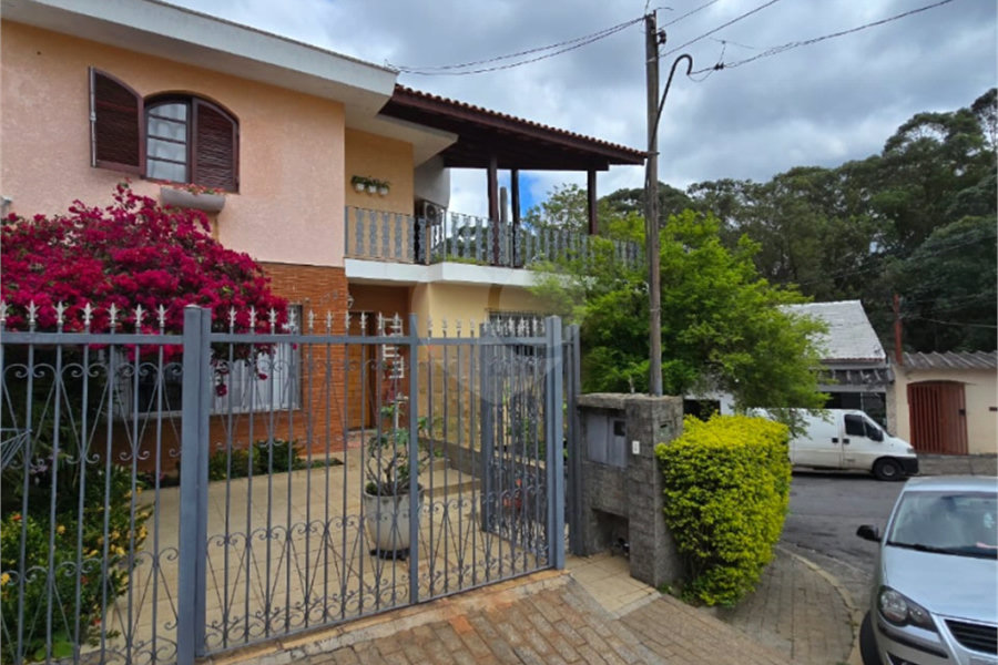 Sobrado à venda com 4 quartos, sendo 1 suíte, em Jardim Regina, São Paulo, SP