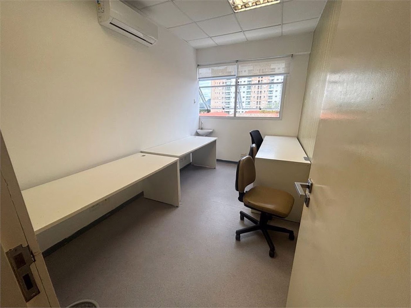 Sala Comercial para venda e locação, Estuário, Santos - SA0057.