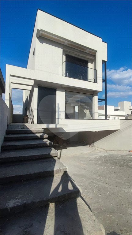 Casa à venda com 3 quartos, sendo 1 suíte,  no condomínio Terras de São Fernando, Cotia - SP
