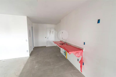 Apartamento à venda com 3 suítes em Vila Firmiano Pinto, São Paulo, SP