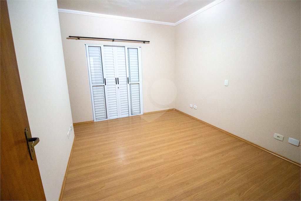 Casa à venda com 3 quartos, sendo 1 suíte, no condomínio Vilaregio, São Roque - SP