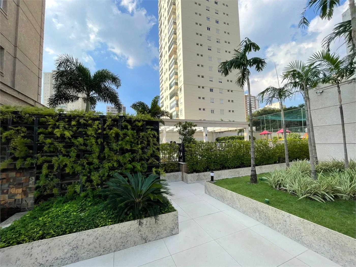 Apartamento à venda com 3 suítes em Vila Romana, São Paulo, SP