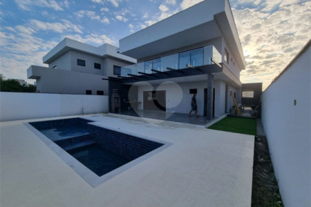 Casa à venda com 4 suítes em Ogiva, Cabo Frio, RJ