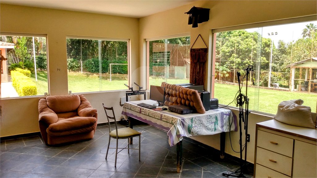 Casa à venda com 4 quartos, sendo 1 suíte, no condomínio Residencial Vale das Laranjeiras, Indaiatuba - SP