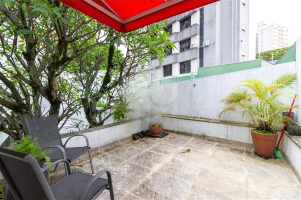 Sobrado à venda com 4 quartos, sendo 2 suítes, em Jardim das Bandeiras, São Paulo, SP
