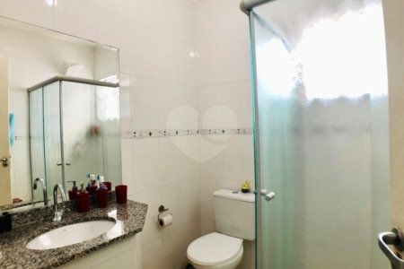 Sobrado à venda com 3 quartos, sendo 1 suíte, em Parada Inglesa, São Paulo, SP