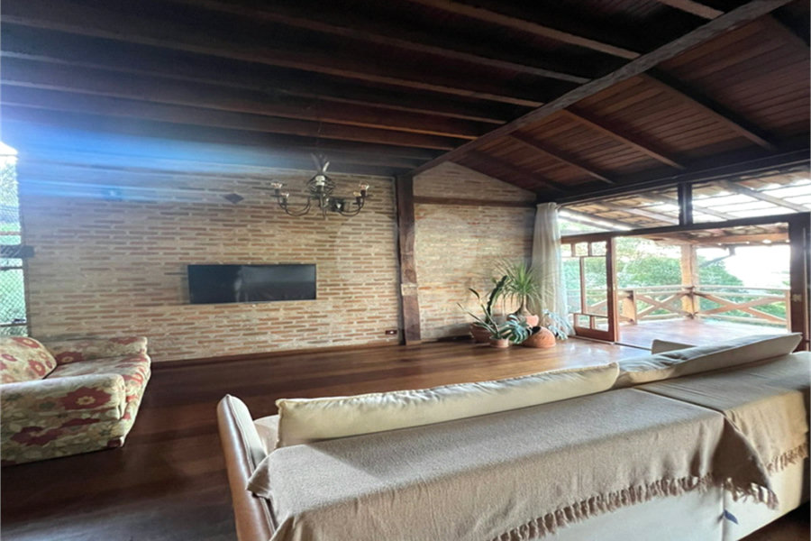 Casa à venda com 3 quartos, sendo 1 suíte,  no condomínio Alpes da Cantareira, Mairiporã - SP