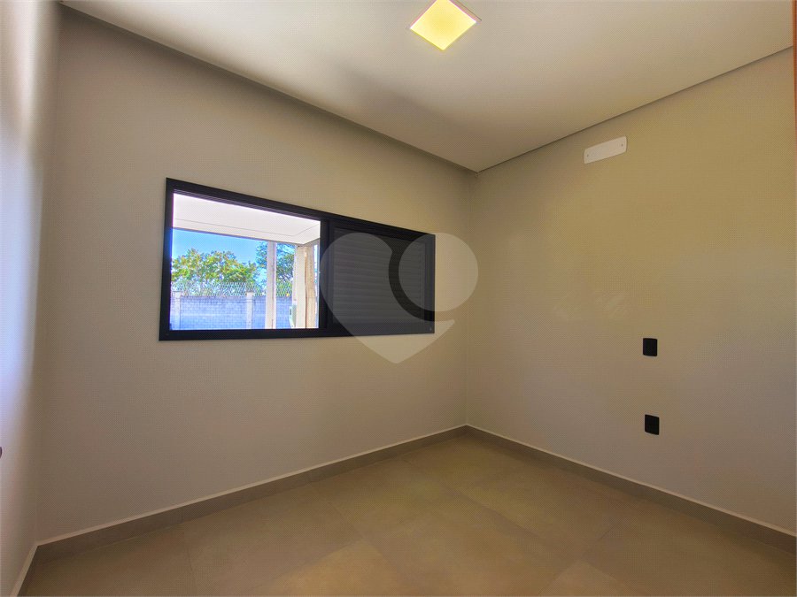 Casa à venda com 3 quartos, sendo 1 suíte, no condomínio Horto Florestal Villagio, Sorocaba - SP