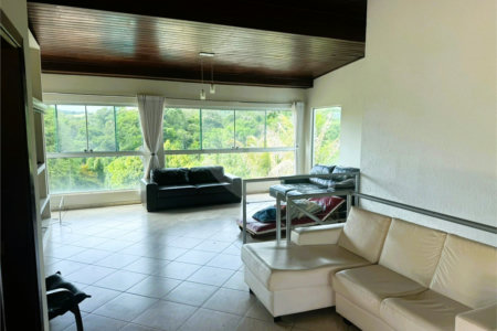 Casa à venda com 4 quartos, sendo 3 suítes, no condomínio Village da Serra, Araçoiaba da Serra - SP