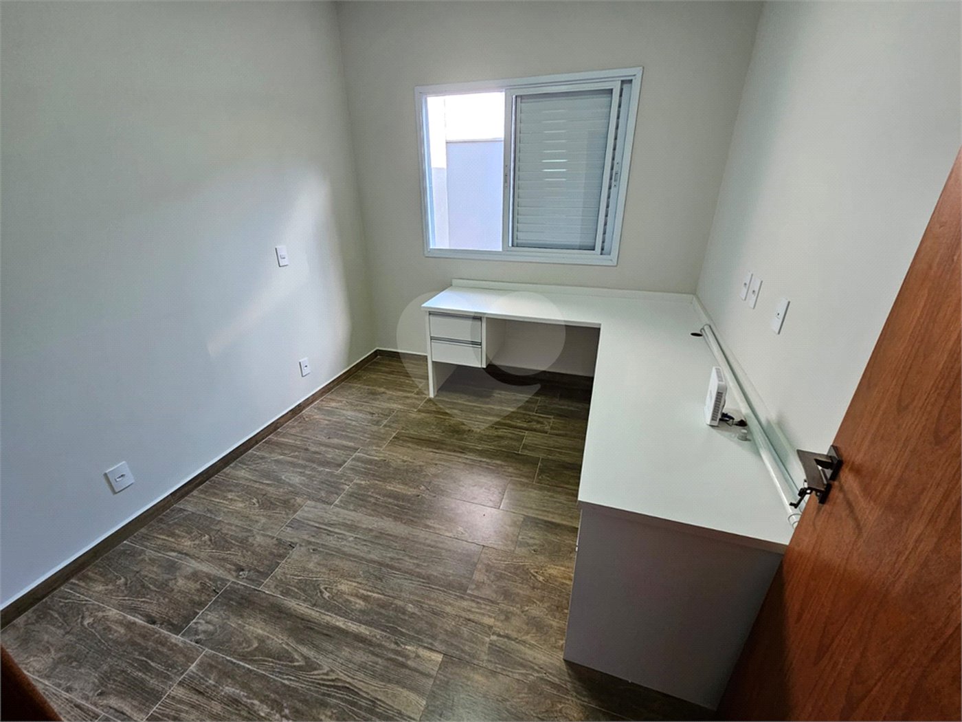 Casa à venda com 3 quartos, sendo 1 suíte,  no condomínio Mantova, Indaiatuba - SP
