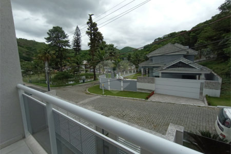 Casa à venda com 3 quartos, sendo 1 suíte, no condomínio Fazenda Cantagalo, Rio de Janeiro - RJ