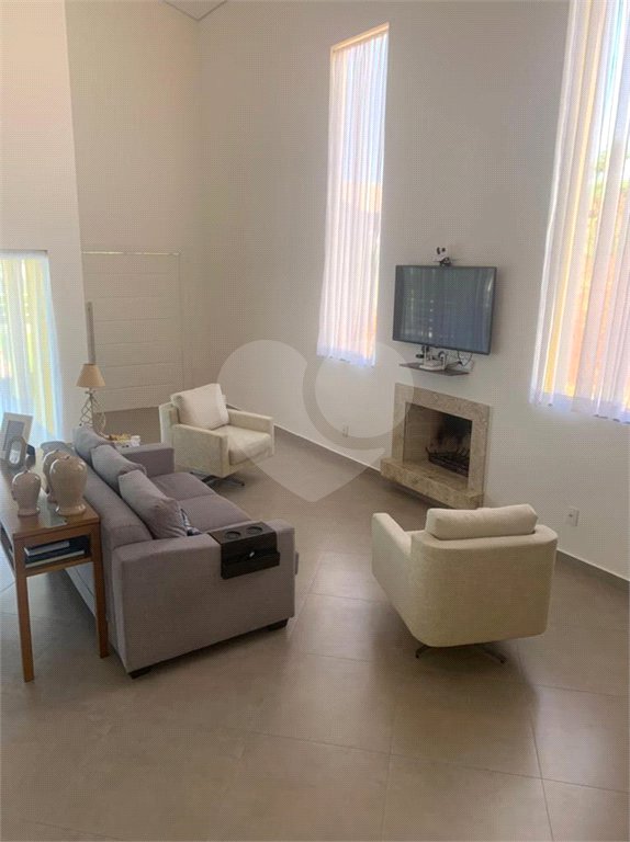 Casa à venda ou para alugar com 3 suítes no condomínio Serra da Estrela, Atibaia - SP