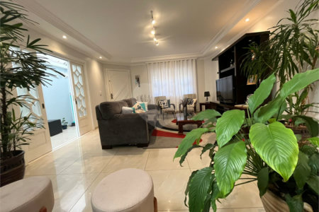 Casa à venda com 4 quartos, sendo 1 suíte, em Vila Maria Alta, São Paulo, SP
