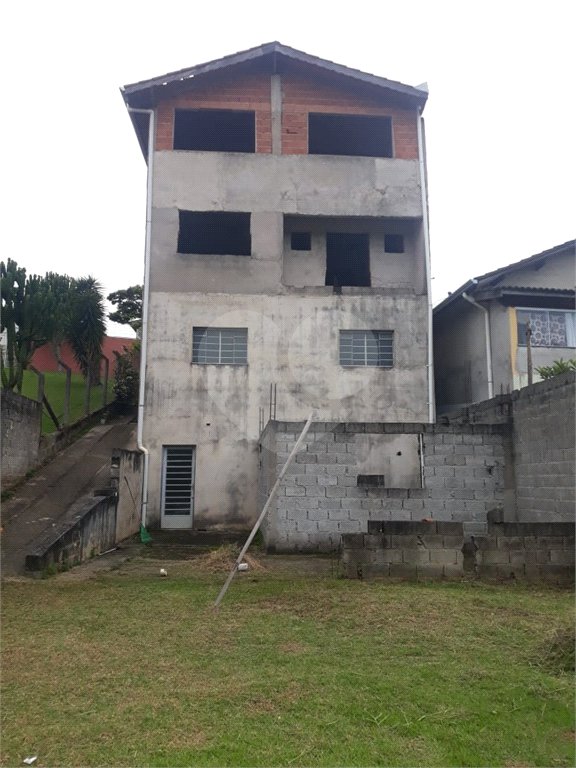 Sobrado à venda com 5 quartos, sendo 1 suíte,  no Centro, Bom Jesus dos Perdões, SP