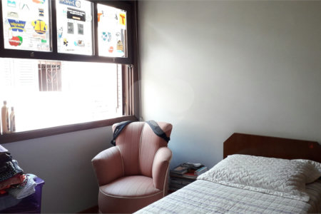 Sobrado à venda com 5 quartos, sendo 1 suíte, em Jardim Caravelas, São Paulo, SP