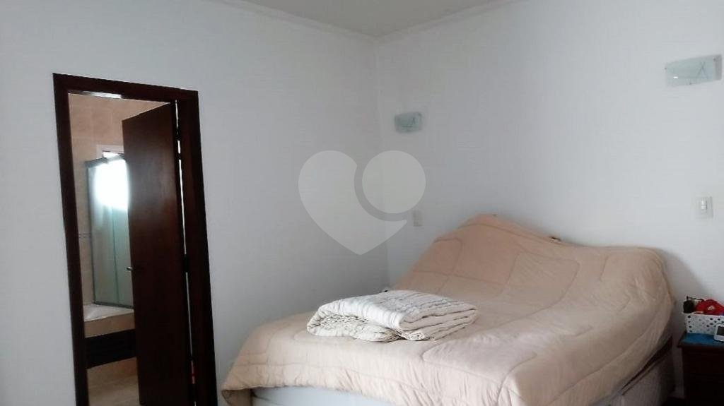 Sobrado à venda com 4 quartos, sendo 2 suítes, em Vila Nivi, São Paulo, SP