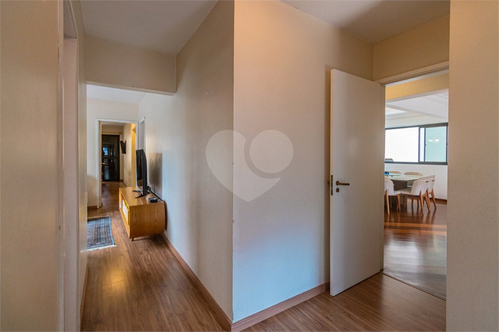 Apartamento à venda com 3 quartos, sendo 1 suíte, em Moema, São Paulo, SP