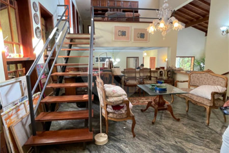 Casa à venda com 9 quartos, sendo 4 suítes, em Condomínio Flamboyant-b, Atibaia, SP