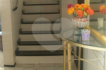 Linda casa com 3 suítes a venda na Vila Pasti em Louveira