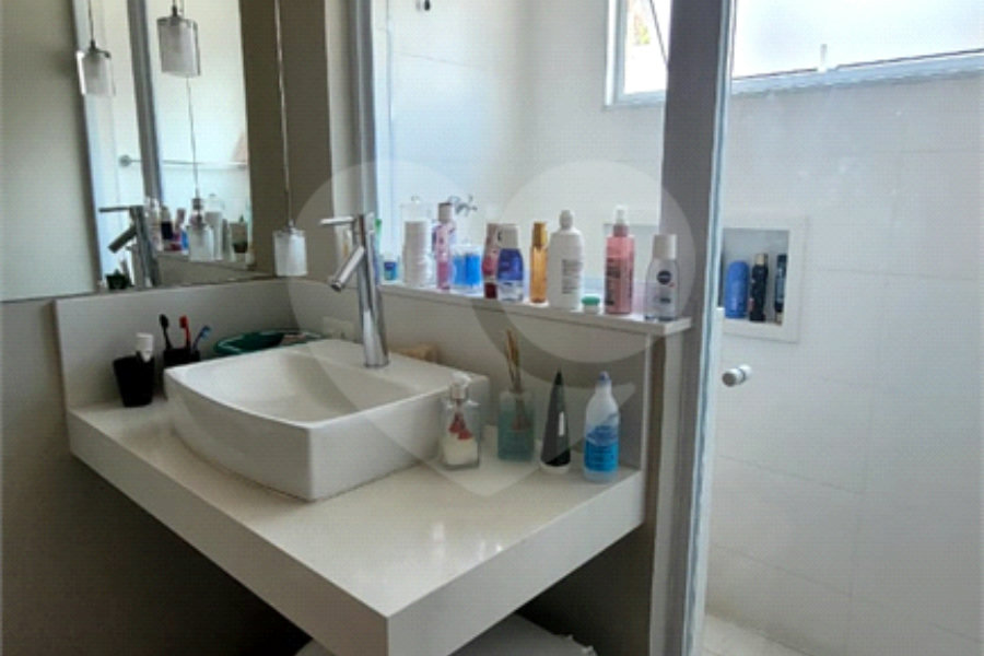 Sobrado à venda com 3 quartos, sendo 1 suíte, em Vila Nivi, São Paulo, SP