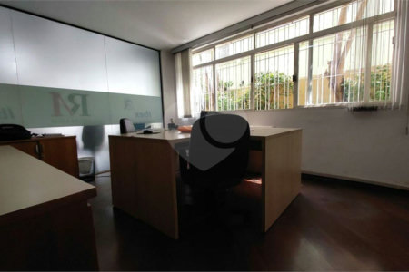 Casa à venda com 4 quartos, sendo 2 suítes,  em Vila Alexandria, São Paulo, SP
