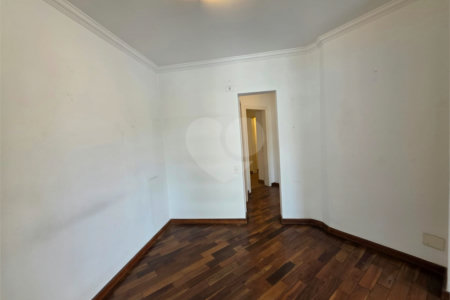Apartamento à venda com 3 suítes em Vila Uberabinha, São Paulo, SP