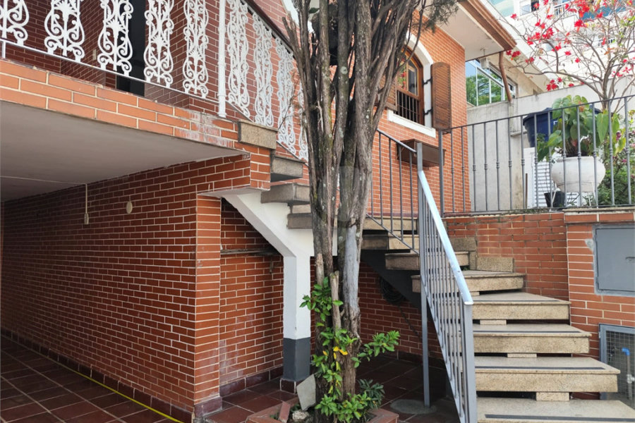Sobrado à venda com 2 quartos em Vila Nivi, São Paulo, SP