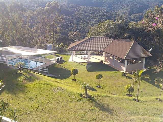Casa à venda com 4 suítes no condomínio Suíça da Cantareira, Mairiporã - SP