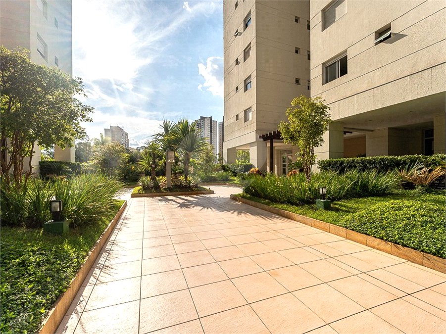 Apartamento à venda com 3 quartos, sendo 1 suíte,  em Vila Andrade, São Paulo, SP