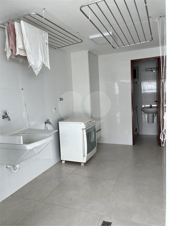Apartamento à venda ou para alugar com 3 quartos, sendo 1 suíte, em Enseada, Guarujá, SP