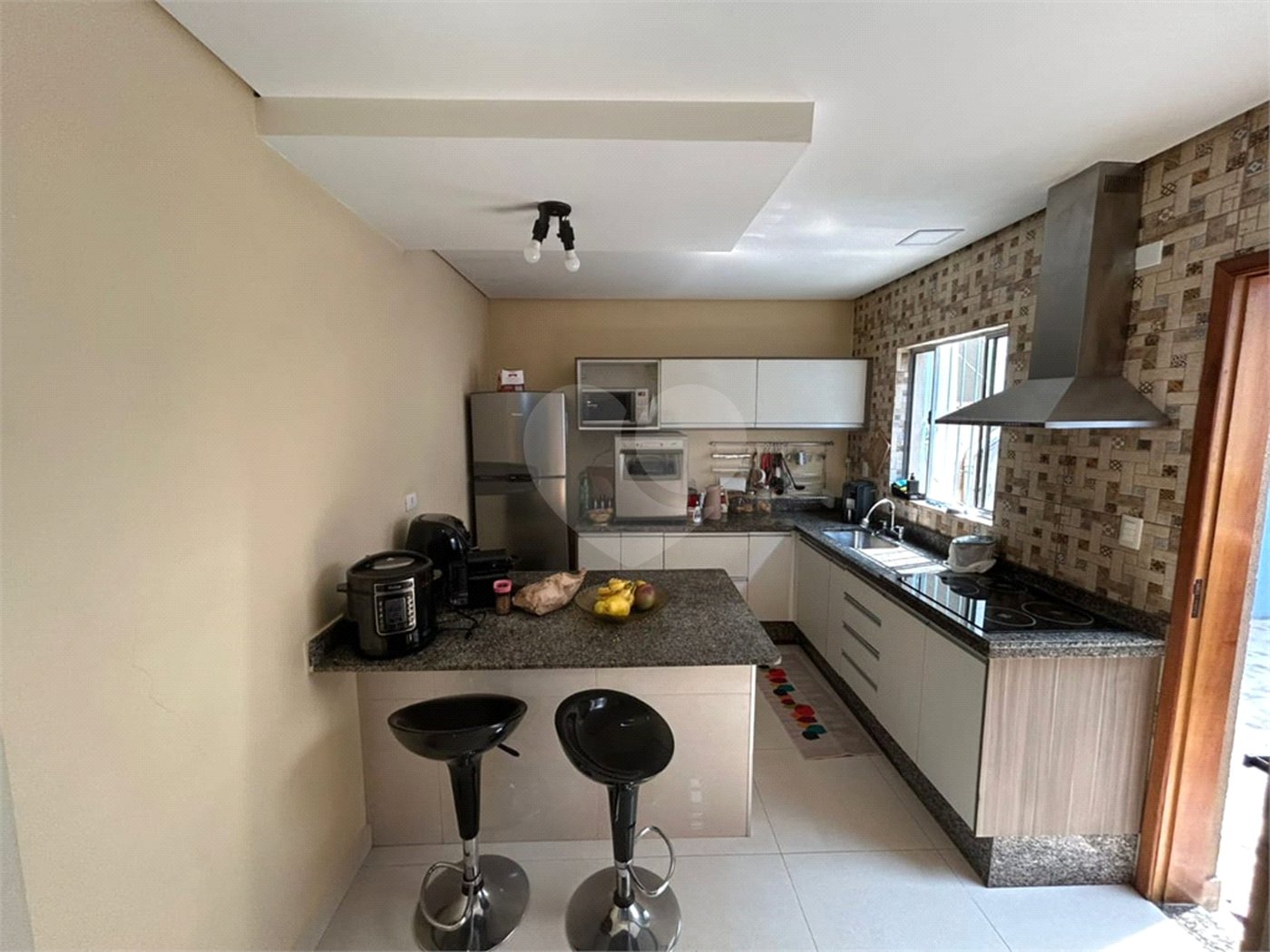 Sobrado à venda com 6 quartos, sendo 1 suíte,  em Vila do Encontro, São Paulo, SP