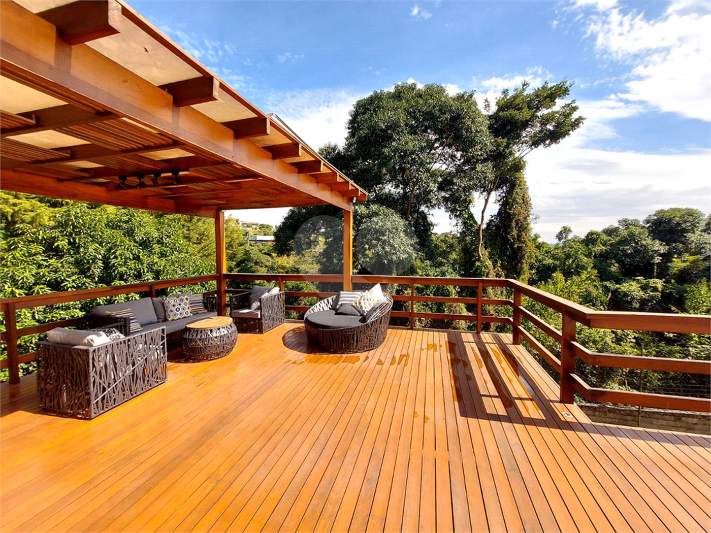 Casa à venda ou para alugar com 4 suítes no condomínio Jardim Primavera, Louveira - SP