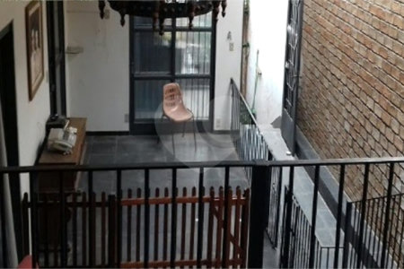 Sobrado à venda com 8 quartos, sendo 3 suítes, em Liberdade, São Paulo, SP
