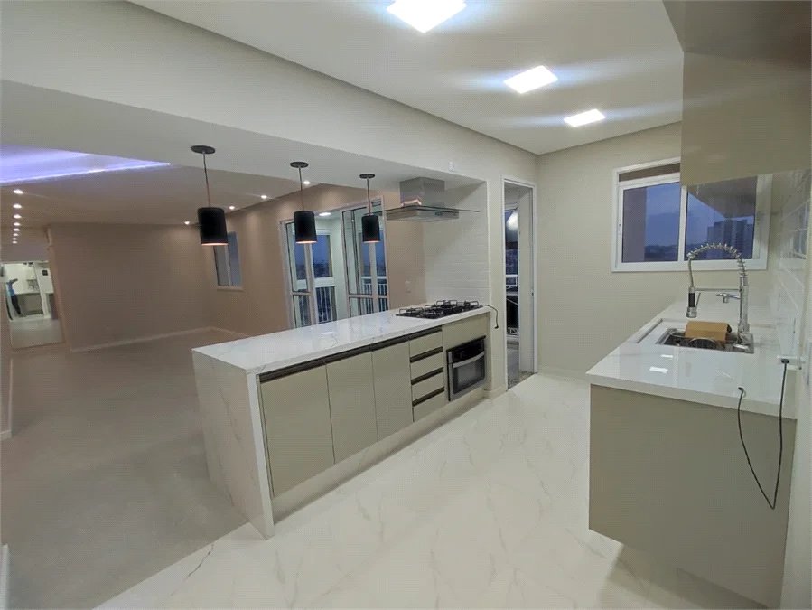 Apartamento à venda com 3 quartos, sendo 2 suítes,  em Jardim Arpoador, São Paulo, SP
