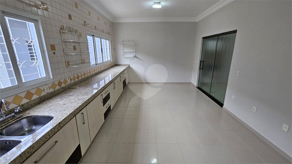 Casa Locação e Venda Condomínio Portal de Itaici 04 Dormitórios 02 suítes