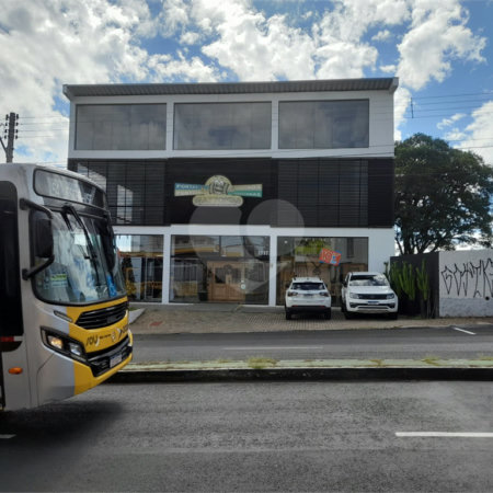 Galpão Comercial à Venda – Localização Estratégica na Avenida São Carlos