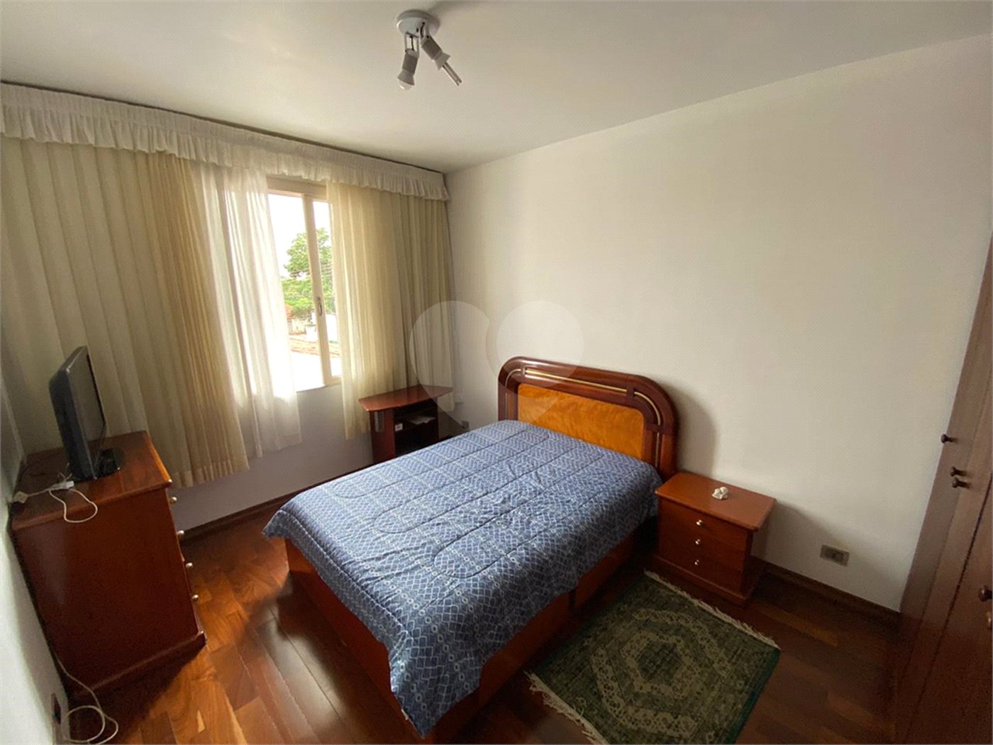 Casa Térrea com 3 suítes, sendo 1 suíte master.